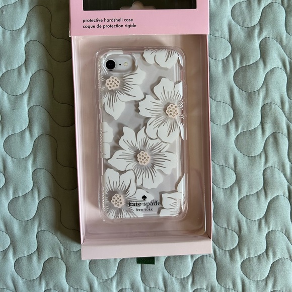 Kate Spade Case for iphone SE 2nd & 3rd generation / 8 / 7 / 6S / 6 - Picture 2 of 6
